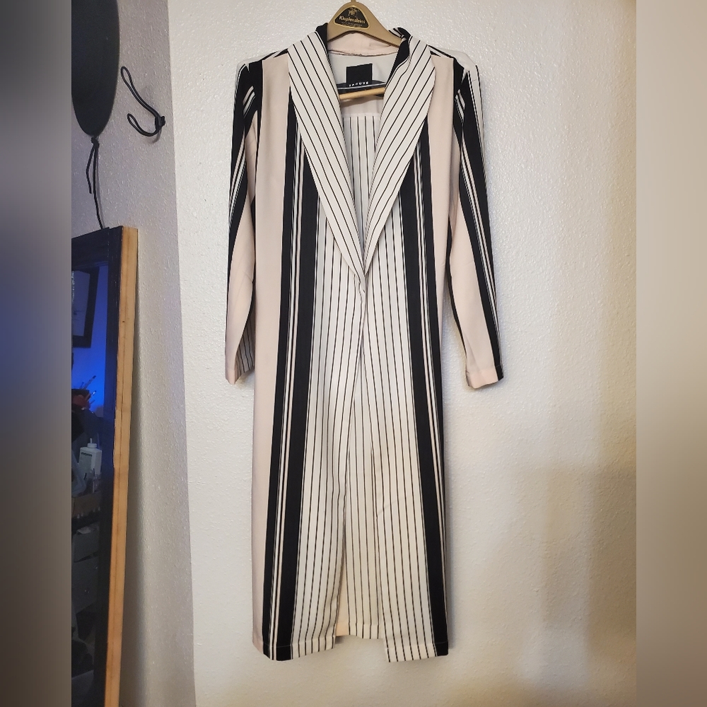 Trouve brand robe